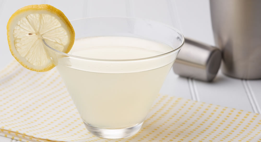 Gin Tonic with a lemon slice